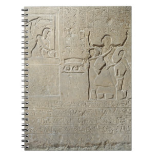 Cuaderno Stele de los collares, Hormin que recibe el oro