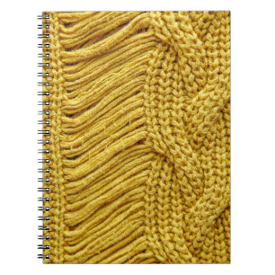 Cuaderno Suéter amarillo acogedor: fondo texturado