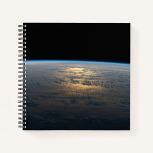 Cuaderno Sunglint Viene De Un Pacífico Sur Parcialmente Nub