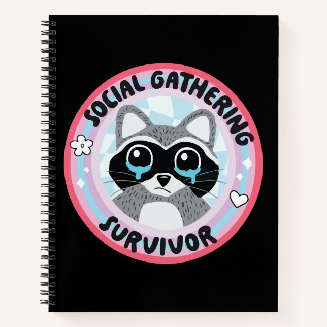 Cuaderno Superviviente de reunión social mapache divertido (Anverso)