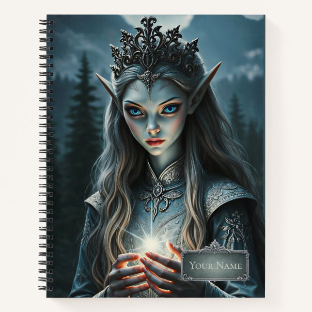 Cuaderno Sylvarae Nightwhisper – Hechicera Elfa de Fantasía (Anverso)