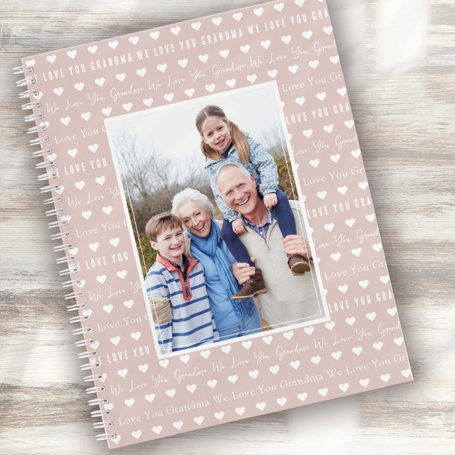 Cuaderno Te queremos, abuela, foto de corazones rosados (Subido por el creador)