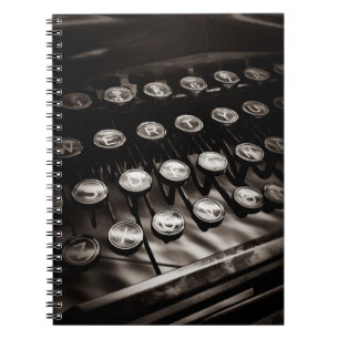 Cuaderno Teclas de máquina de escribir antiguas en blanco y