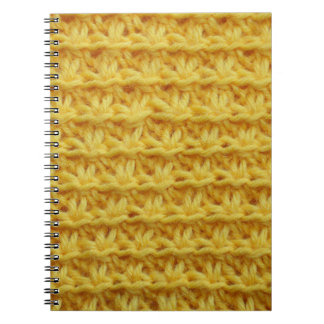 Cuaderno Tela de punto amarillo: textura rayada.