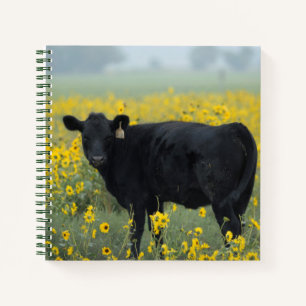 Cuaderno Ternero negro en un campo de girasoles