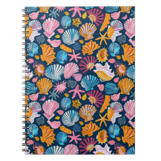 Cuaderno Tesoros costeros - Vibrante Patrón de conchas mari