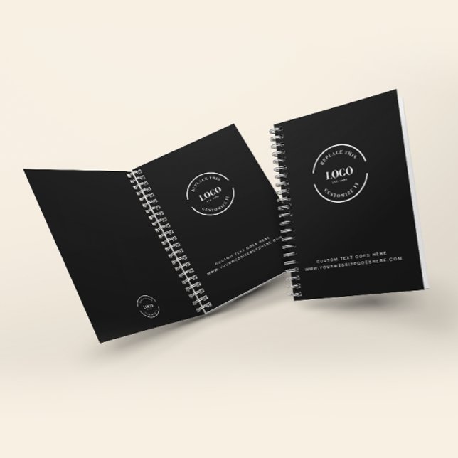Cuaderno Texto de logotipo comercial personalizado Negro Mi (Customizable business logo and website on black spiral notebooks. Comes in hardcover or softcover.)