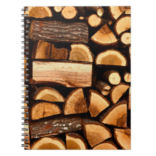 Cuaderno Textura. Pila de leña cortada almacenada, invierno