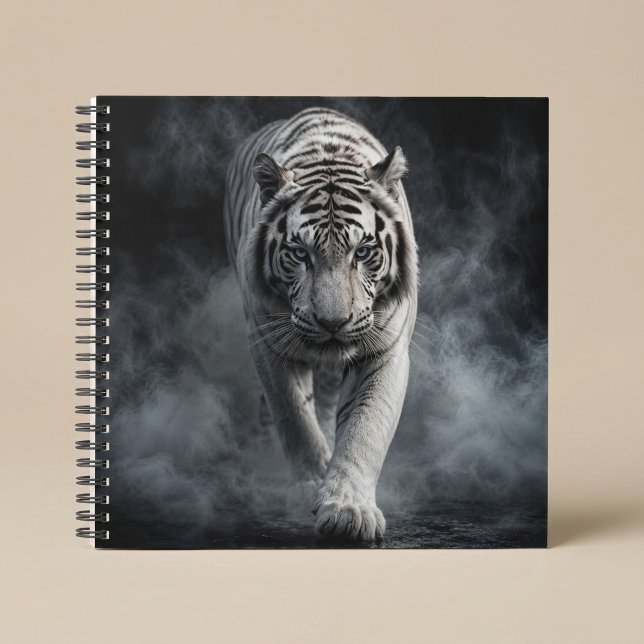 Cuaderno Tigre Blanco Caminando a Través del Humo (Subido por el creador)