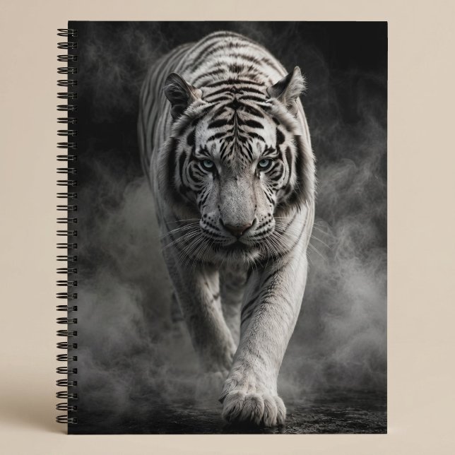 Cuaderno Tigre Blanco Caminando a Través del Humo (Subido por el creador)
