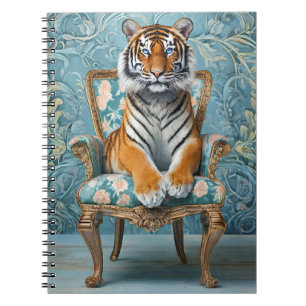 Cuaderno Tigre sentado en una silla vintage