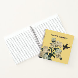 Cuaderno Tordo de ala roja volando entre flores amarillas