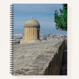 Cuaderno Torrecilla de pistolas en las antiguas murallas de