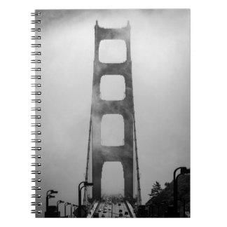 Cuaderno Tráfico Golden Gate cubierto de niebla -San Franci