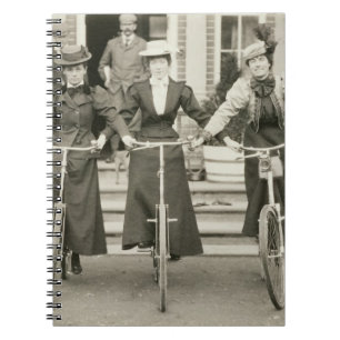Cuaderno Tres mujeres en las bicicletas, 1900s tempranos