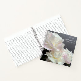 Cuaderno Tres peonías blancas en conmemoración de gris oscu