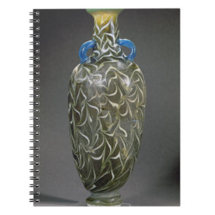 Cuaderno Un amphora corazón-formado con los adornos de la