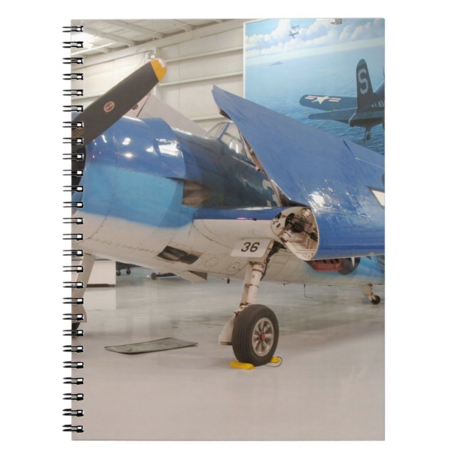 Cuaderno Un avión de combate de la Segunda Guerra Mundial (Frente)