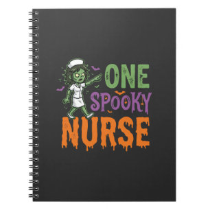 Cuaderno Un diseño de Halloween de una enfermera espeluznan