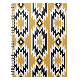Cuaderno un estilo étnico inmaculado y a la moda.