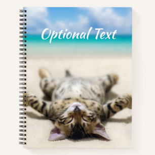 Cuaderno Un gato tomando el sol en la playa