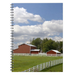 Cuaderno Un granero rojo y granja en Pamona, Kansas.