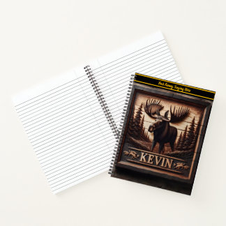 Cuaderno Un majestuoso alce tallado en un signo de madera