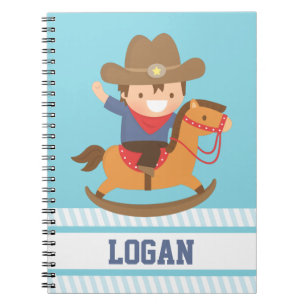 Cuaderno Un niño pequeño y feliz con un caballo de roca