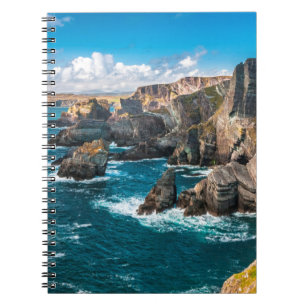 Cuaderno Un paisaje dramático en Mizen Head, en la costa at
