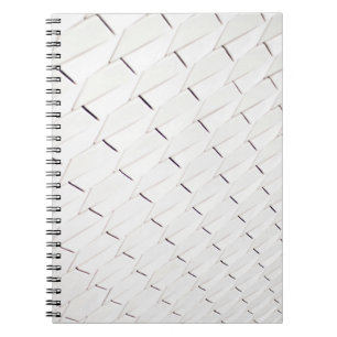 Cuaderno Un patrón de formas geométricas blancas en una fac