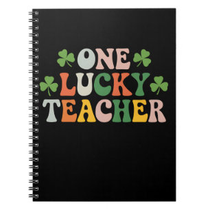 Cuaderno Un profesor afortunado enseñando el Día de San Pat