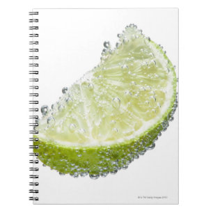 Cuaderno Una fruta orgánica madura jugosa de la cuña de l