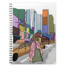 Cuaderno Una mujer camina por una bulliciosa calle de la ci