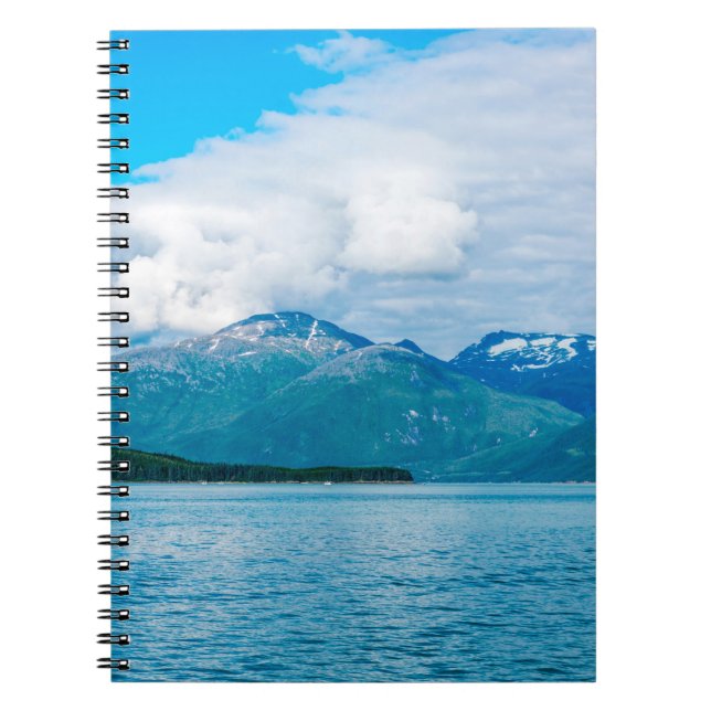 Cuaderno Una península de tierra cubierta por un bosque de  (Frente)