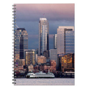Cuaderno Una puesta del sol hermosa y dramática vista del
