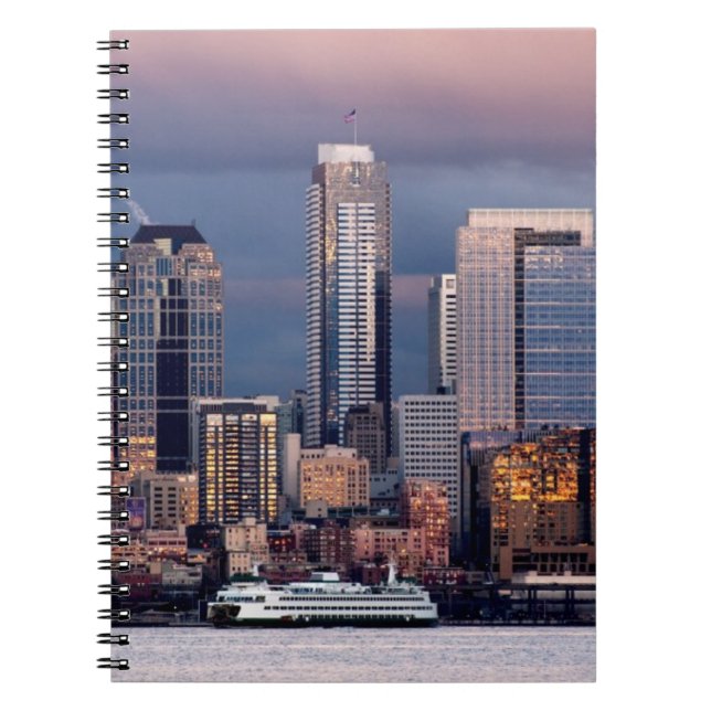 Cuaderno Una puesta del sol hermosa y dramática vista del (Frente)