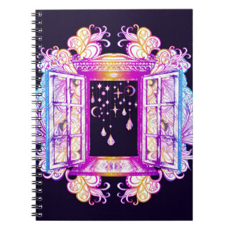 Cuaderno Una ventana vintage abierta con colgantes en contr