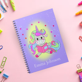 Cuaderno Unicornio de purpurina brillante leyendo su libro