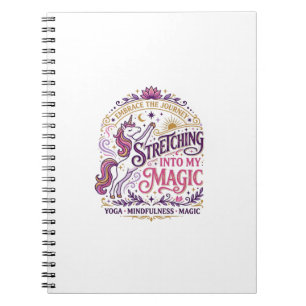 Cuaderno Unicornio estirándose en mi elegante fondo blanco 