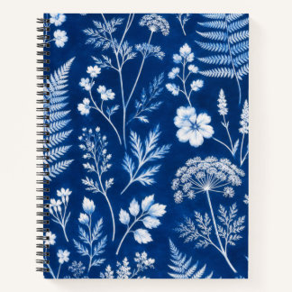 Cuaderno universitario de reglas con flores botáni