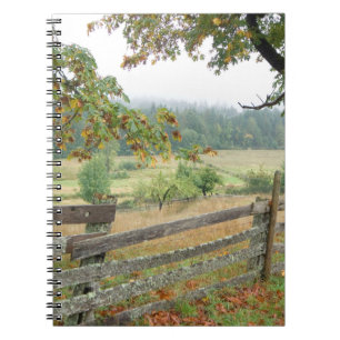 Cuaderno Valla vieja en una granja