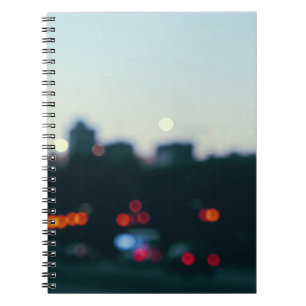Cuaderno Varsovia nocturna: Silueta borrosa de la ciudad.
