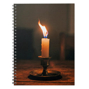 Cuaderno Vela única ardiendo intensamente