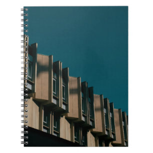 CUADERNO VENTANA DE MADERA MARRÓN ABIERTA