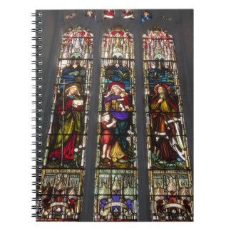 Cuaderno Ventana de vidrio manchado de fe, esperanza y cari