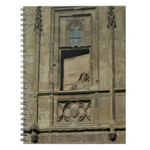 Cuaderno Ventana simulada en la fachada de la entrada con
