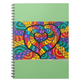 Cuaderno verde de diseño con corazón multicolor