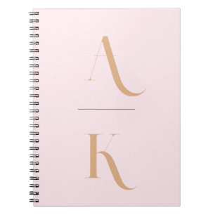 Cuaderno Viaje elegante en monograma rosa de color rosa