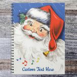 Cuaderno Vintage Christmas, Jolly Santa Claus con música<br><div class="desc">Ilustracion de la Vintage. Imagen de feriado navideño con una alegre Santa Claus con una gran sonrisa o sonrisa. Está sonriendo, riendo y usando un sombrero de Papá Noel con algunas bayas. Su gorra rojo brillante tiene al final una campana que está tocando música y notas musicales flotando. ¡Saludos de...</div>