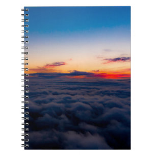 Cuaderno Vista aérea de la puesta de sol sobre las montañas